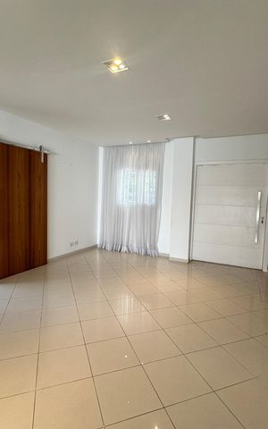 Casa de condomínio à venda com 565m², 4 quartos e 3 vagasSala