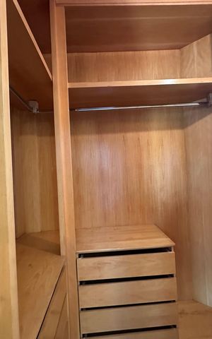 Casa de condomínio à venda com 565m², 4 quartos e 3 vagasCloset da suíte 2