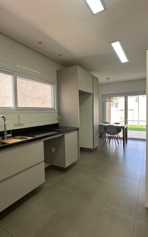 Casa de condomínio à venda com 565m², 4 quartos e 3 vagasCozinha