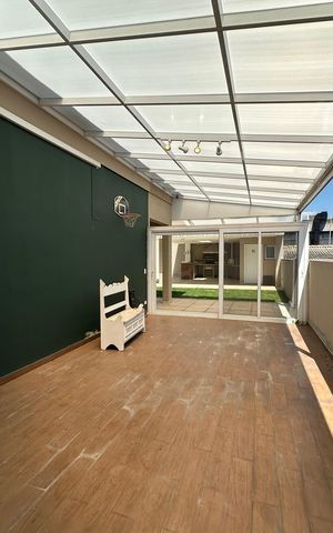 Casa de condomínio à venda com 565m², 4 quartos e 3 vagasVaranda da Sala