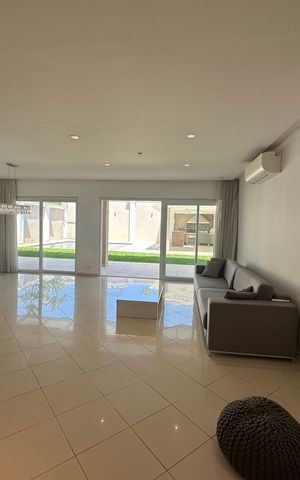 Casa de condomínio à venda com 565m², 4 quartos e 3 vagasSala