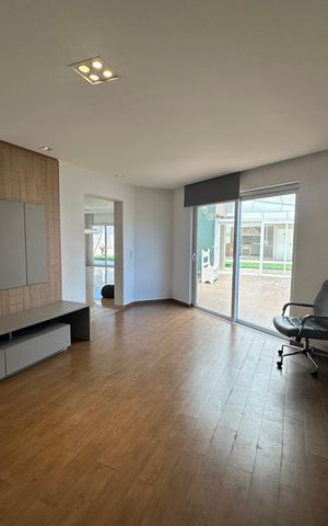 Casa de condomínio à venda com 565m², 4 quartos e 3 vagasSala de TV
