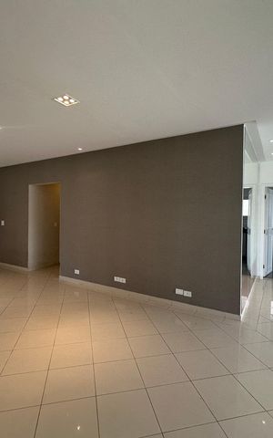 Casa de condomínio à venda com 565m², 4 quartos e 3 vagasSala
