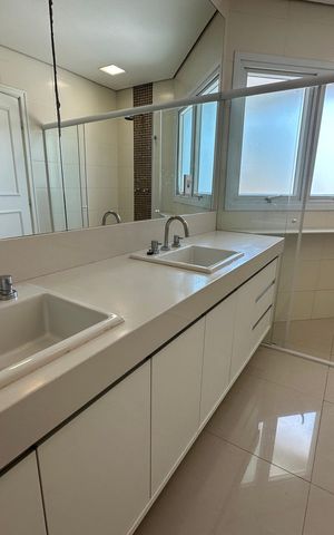 Casa de condomínio à venda com 565m², 4 quartos e 3 vagasBanheiro da Suíte 1