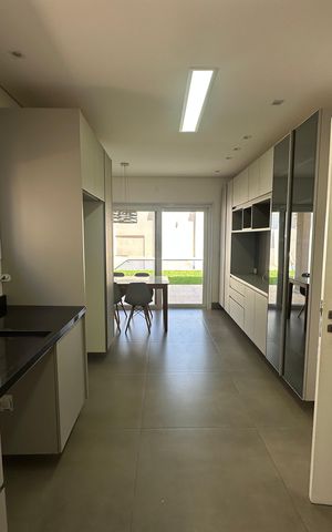 Casa de condomínio à venda com 565m², 4 quartos e 3 vagasCozinha