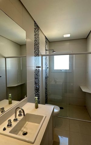 Casa de condomínio à venda com 565m², 4 quartos e 3 vagasBanheiro da Suíte 4