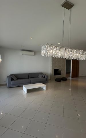 Casa de condomínio à venda com 565m², 4 quartos e 3 vagasSala de Jantar