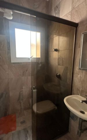 Casa de condomínio à venda com 565m², 4 quartos e 3 vagasBanheiro de serviço