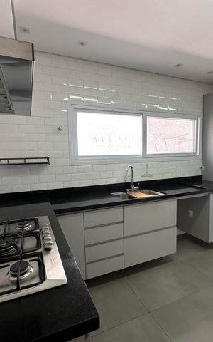 Casa de condomínio à venda com 565m², 4 quartos e 3 vagasCozinha