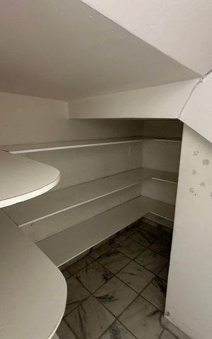 Casa de condomínio à venda com 565m², 4 quartos e 3 vagasDespensa
