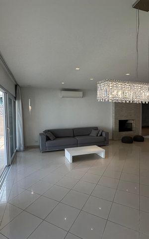 Casa de condomínio à venda com 565m², 4 quartos e 3 vagasSala de Jantar