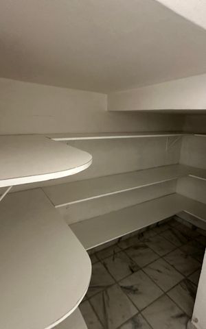 Casa de condomínio à venda com 565m², 4 quartos e 3 vagasDespensa