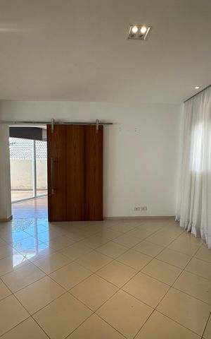 Casa de condomínio à venda com 565m², 4 quartos e 3 vagasSala