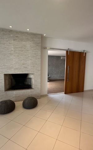 Casa de condomínio à venda com 565m², 4 quartos e 3 vagasSala
