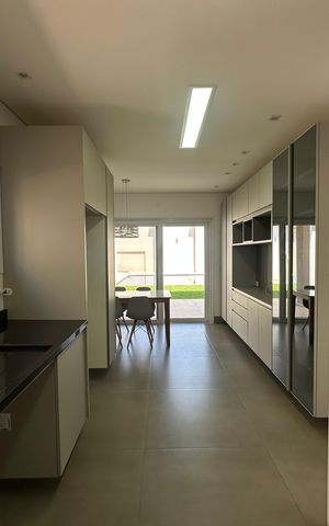 Casa de condomínio à venda com 565m², 4 quartos e 3 vagasCozinha