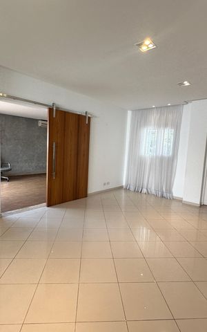 Casa de condomínio à venda com 565m², 4 quartos e 3 vagasSala