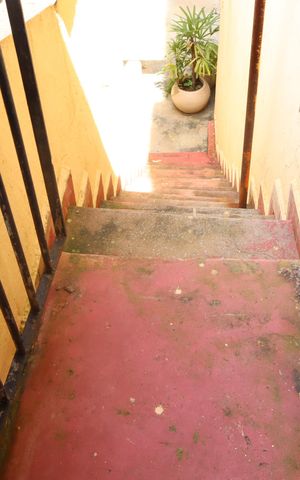 Casa à venda com 60m², 1 quarto e 2 vagasEscada acesso Varanda