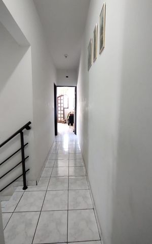 Casa à venda com 174m², 3 quartos e 2 vagasCorredor