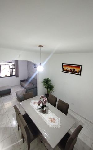 Casa à venda com 174m², 3 quartos e 2 vagasSala