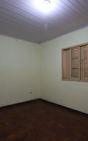 Casa para alugar com 60m², 2 quartos e 2 vagasQuarto 1