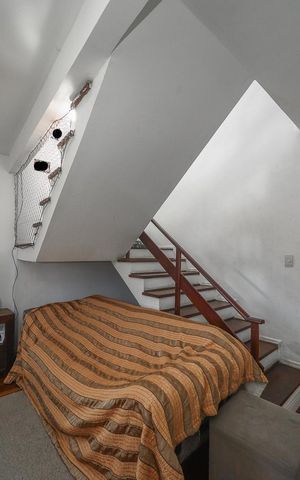 Casa para alugar com 360m², 4 quartos e 3 vagasEscada