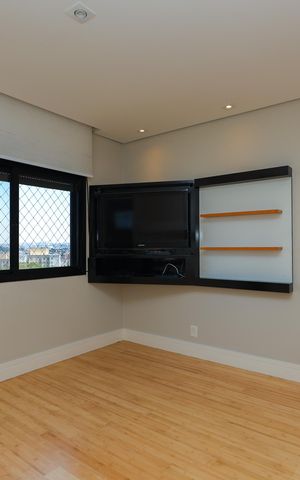 Apartamento para alugar com 243m², 3 quartos e 4 vagas