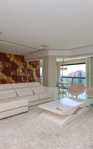 Apartamento para alugar com 243m², 3 quartos e 4 vagas