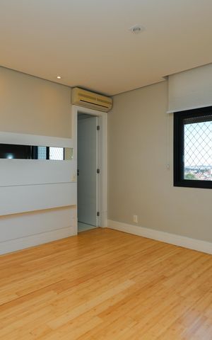 Apartamento para alugar com 243m², 3 quartos e 4 vagas