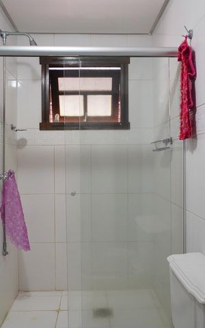 Casa à venda com 389m², 4 quartos e 3 vagasBanheiro suíte 