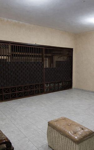 Casa à venda com 180m², 3 quartos e 3 vagas Casa à venda com 180m², 3 quartos e 3 vagasÁrea externa