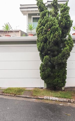 Casa para alugar com 260m², 4 quartos e 7 vagasFachada
