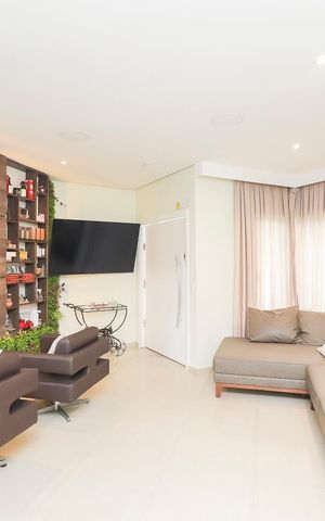 Casa para alugar com 260m², 4 quartos e 7 vagasSala