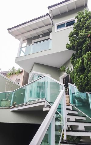 Casa para alugar com 260m², 4 quartos e 7 vagasEntrada