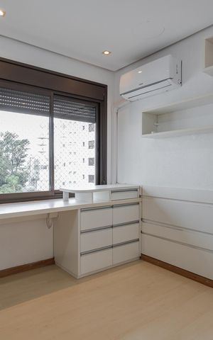 Apartamento à venda com 246m², 3 quartos e 2 vagas Apartamento à venda com 246m², 3 quartos e 2 vagasQuarto 1