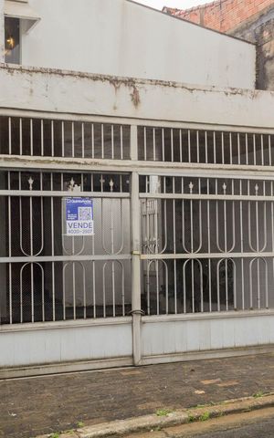Casa à venda com 200m², 3 quartos e 3 vagas Casa à venda com 200m², 3 quartos e 3 vagasFachada