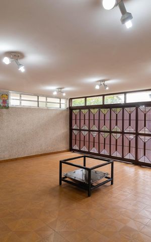 Casa para alugar com 315m², 4 quartos e 6 vagas Casa para alugar com 315m², 4 quartos e 6 vagasGaragem