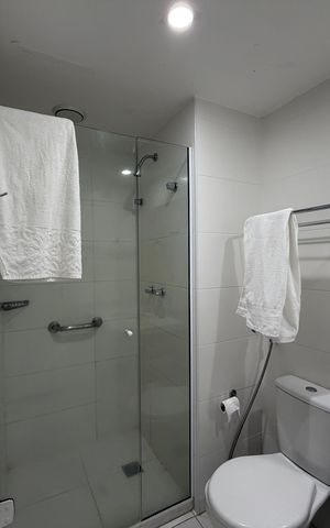 Apartamento para alugar com 75m², 2 quartos e 1 vaga Apartamento para alugar com 75m², 2 quartos e 1 vagaBanheiro da suíte 1