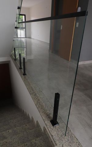 Casa para alugar com 200m², 3 quartos e 4 vagasEscada