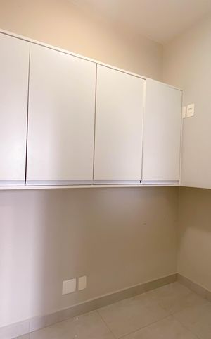Apartamento à venda com 179m², 2 quartos e 3 vagas Apartamento à venda com 179m², 2 quartos e 3 vagasQuarto de Serviço
