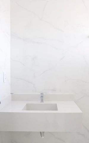 Casa à venda com 185m², 3 quartos e 2 vagasBanheiro da suíte 2