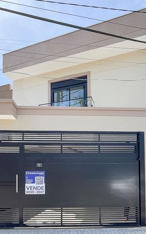 Casa à venda com 185m², 3 quartos e 2 vagasFachada + plaquinha