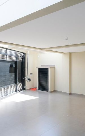 Casa à venda com 185m², 3 quartos e 2 vagasGaragem e quintal