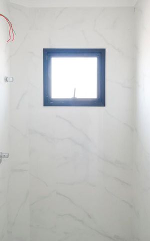 Casa à venda com 185m², 3 quartos e 2 vagasBanheiro 