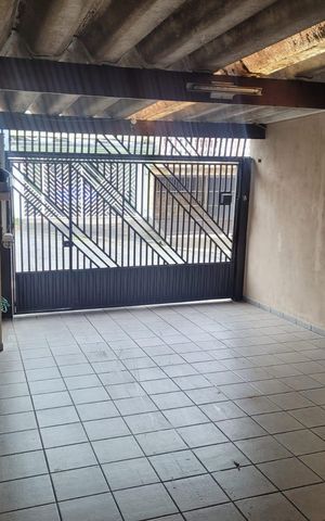 Casa à venda com 225m², 2 quartos e 2 vagas Casa à venda com 225m², 2 quartos e 2 vagasGaragem