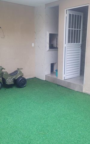 Casa à venda com 225m², 2 quartos e 2 vagas Casa à venda com 225m², 2 quartos e 2 vagasÁrea externa