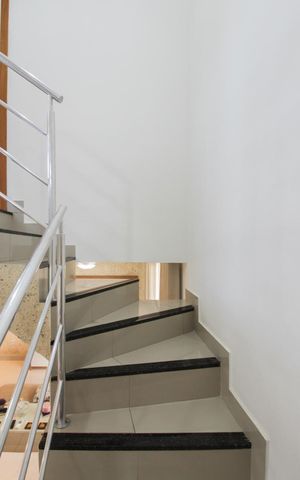 Casa à venda com 174m², 3 quartos e 2 vagasEscada