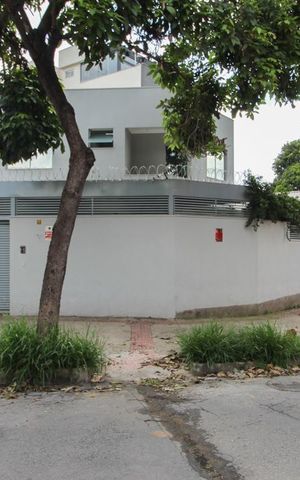 Casa à venda com 174m², 3 quartos e 2 vagasFachada