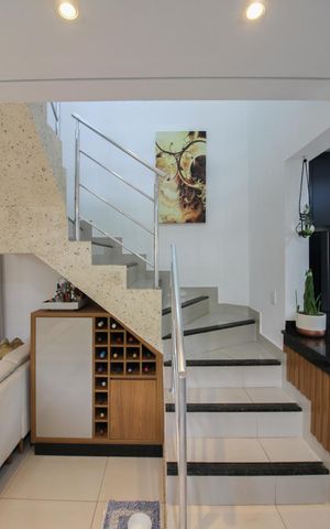 Casa à venda com 174m², 3 quartos e 2 vagasEscada