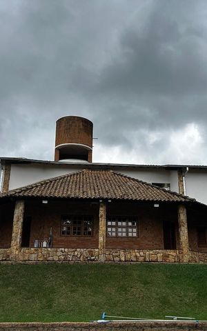 Casa de condomínio para alugar com 3000m², 6 quartos e 4 vagas Casa de condomínio para alugar com 3000m², 6 quartos e 4 vagasFachada