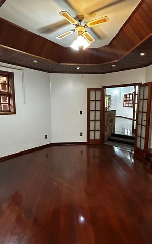 Casa de condomínio para alugar com 3000m², 6 quartos e 4 vagas Casa de condomínio para alugar com 3000m², 6 quartos e 4 vagasSala